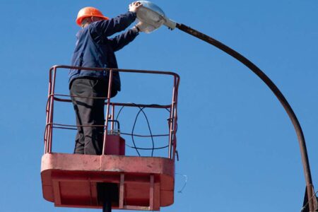TCE-SC suspende pagamento por superfaturamento em contrato de iluminação pública em Barra Velha