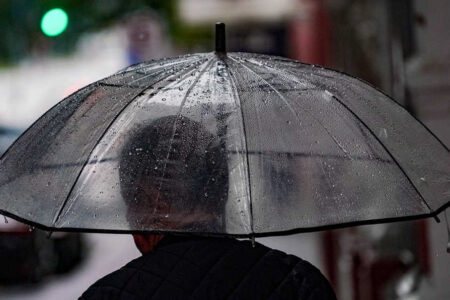 Chuva intensa coloca regiões litorâneas de Santa Catarina em alerta até o fim da semana