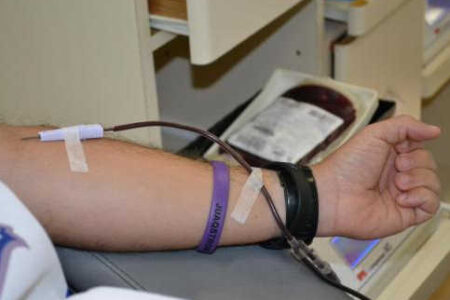 Novas leis criam programa de coleta itinerante de sangue e campanha sobre Herpes-Zóster em SC