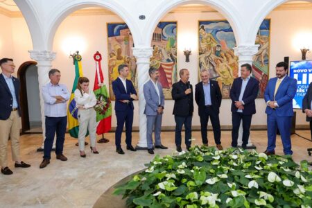 Governador Jorginho anuncia nova rota com voo direto entre Florianópolis e Lima