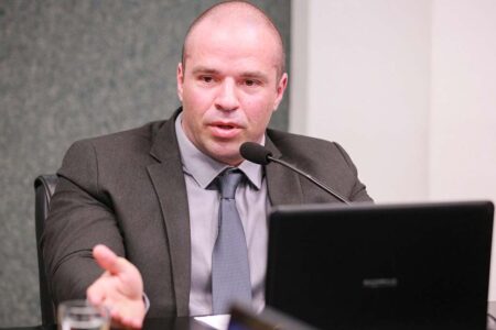 Jessé Lopes elogia universidades americanas, critica Udesc-UFSC e desaprova bolsas vinculadas às cotas