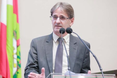 Ocupação de 91,1% dos leitos de UTIs em SC preocupa deputados estaduais