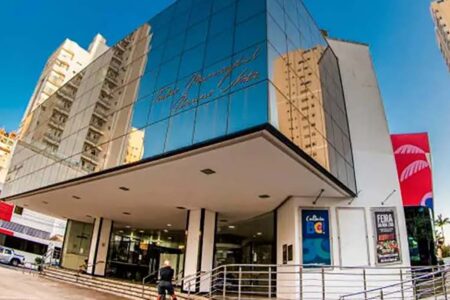 Balneário Camboriú proíbe realização de eventos com conteúdo sexual ou erótico em espaços públicos