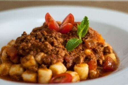 Nhoque da Fortuna com Molho à Bolonhesa será servido nos Restaurantes do Sesc-SC