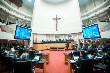 Gripe aviária repercute no plenário da Assembleia Legislativa de SC