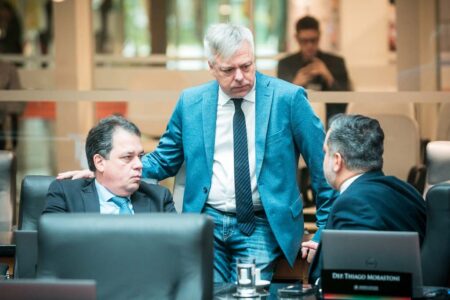 Alesc: Deputados discutem IA em câmeras de monitoramento em escolas e prejuízo na economia por falta de ferrovias