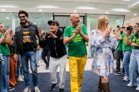Luciano Hang recebe artistas que participarão da campanha dos 39 anos da Havan, em Brusque