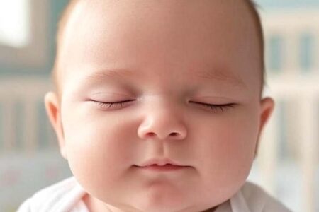 Itajaí: Mulher tenta vacinar bebê reborn em posto de saúde