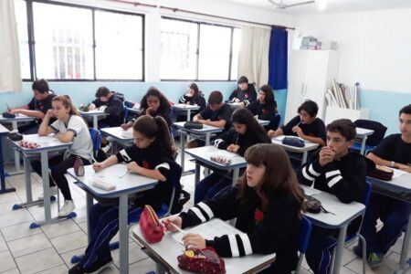 Balneário Camboriú amplia duração de contratos temporários na Educação