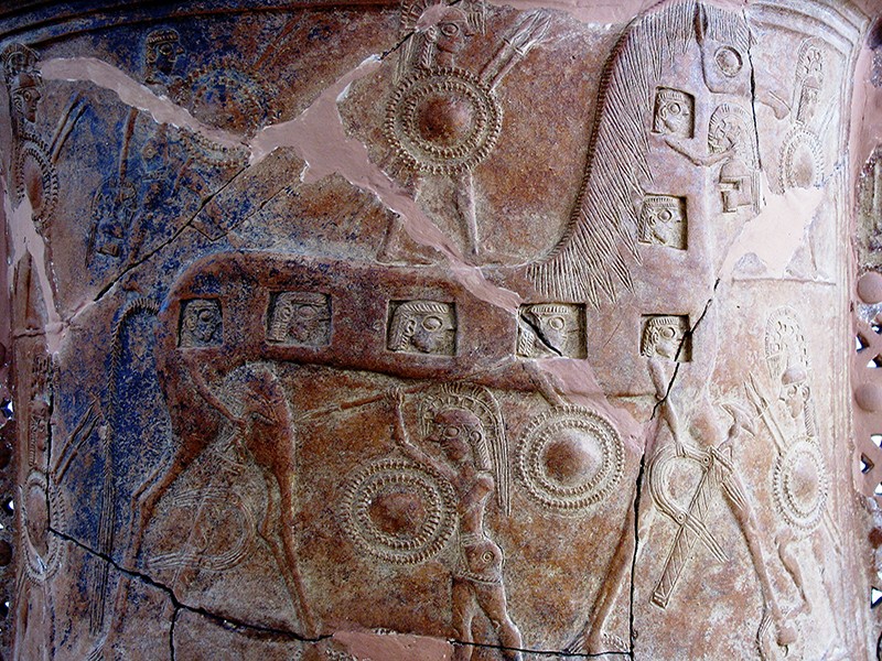 "Detalhe do Vaso de Míconos" - cerâmica - uma das mais antigas representações do Cavalo de Troia - sec.VIII a.C. - Museu Arqueológico de Míconos, Grécia.