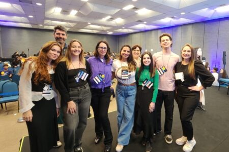 Mais de 117 mil experiências educativas e foco no protagonismo jovem estão no Balanço Social 2024 da Junior Achievement SC