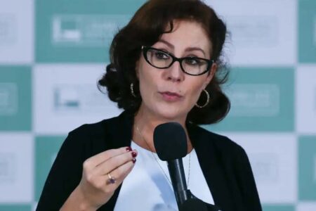 Carla Zambelli deixa o Brasil, dias após ter sido condenada à prisão