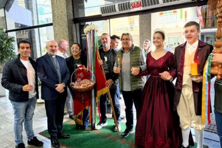 Camboriú: Cortejo da 158ª Festa do Divino Espírito Santo realiza visita oficial ao prefeito Leonel Pavan