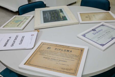 Balneário Camboriú: Arquivo Histórico recebe doação de documentos da família do ex-prefeito Gilberto Américo Meirinho