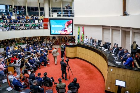82% dos contemplados no Universidade Gratuita e Fumdesc estudaram em escolas públicas de SC