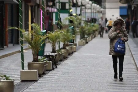 Inmet alerta para onda de frio no Sul e excesso de chuva em SC, PR e RS