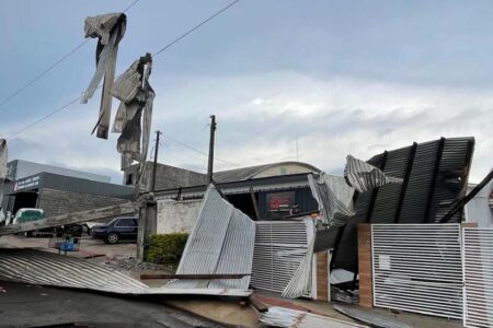 Temporais provocam danos no Oeste de SC e devem se intensificar nas próximas horas