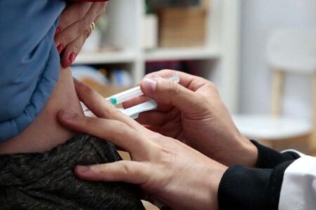Joinville chega a quase 139 mil vacinados contra a gripe; imunização segue nas escolas