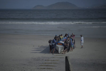 Documentário ‘Os Naufragados’ tem pré-estreia gratuita em Florianópolis