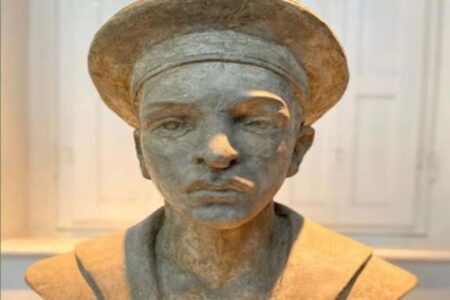 Museu Histórico de Itajaí exibe escultura de Marcílio Dias como peça do mês