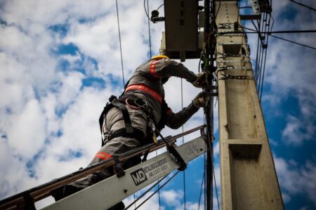 Prefeitura de Blumenau inicia Programa Limpa Fios em ruas da cidade
