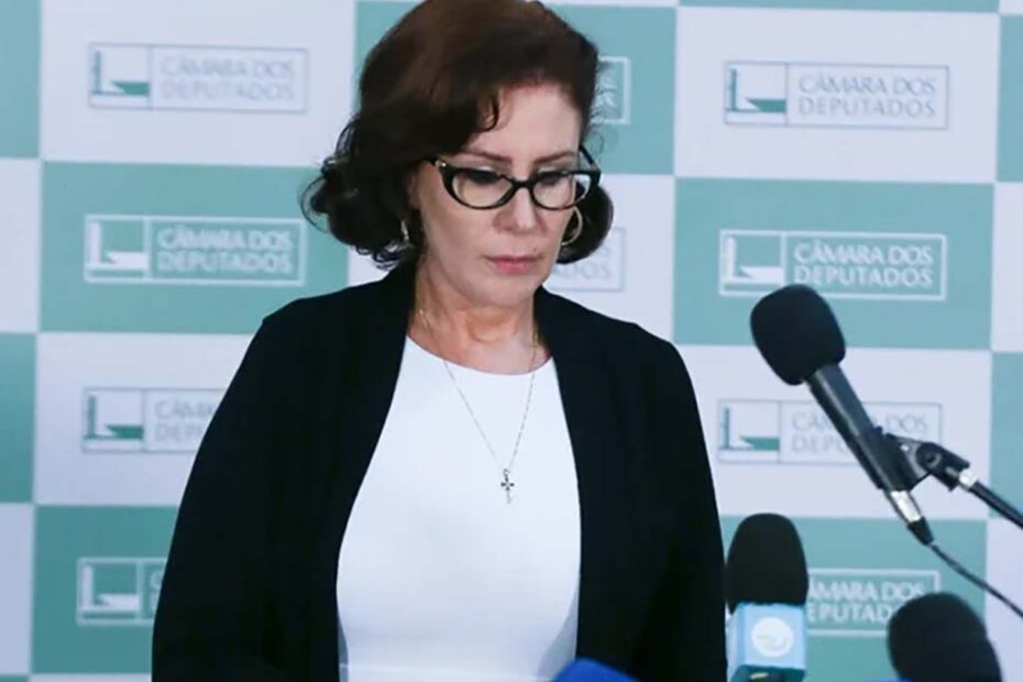 carla zambeli presa cabeca baixa