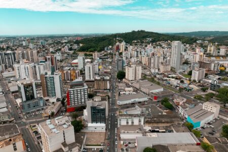 MP pede à Justiça suspensão da ampliação do estacionamento rotativo em Criciúma