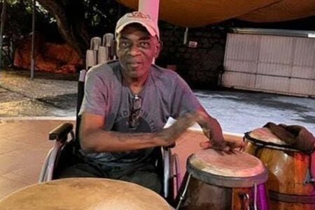 Teatro Ademir Rosa recebe concerto em prol do músico Luiz Gama, o Pelé