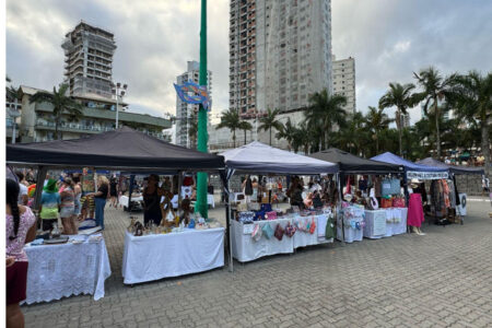 Itapema realiza feira de artesanato e roda de samba gratuita na Praça da Paz