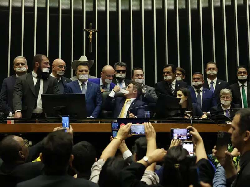 deputados calados