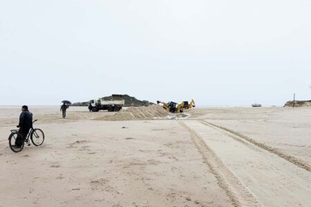 Após erosão, Defesa Civil de Garopaba inicia ações emergenciais e autoriza abertura da Barra