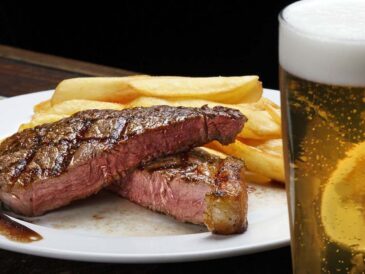 Restaurante Figueira terá jantar harmonizado de carne na parrilla e rótulos especiais da Cervejaria Blumenau
