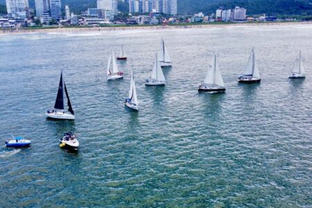 1ª Semana de Vela Marina Itajaí deve atrair 500 pessoas com disputa de barcos por controle remoto