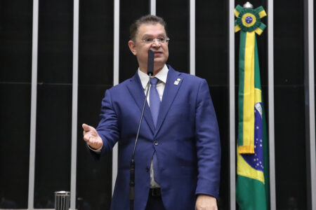 Líder do PL na Câmara diz que articula no STF para evitar que anistia seja barrada