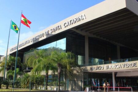 Alesc analisa projetos de penalização de violência em eventos e bloqueio de mensagens eletrônicas