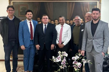 Júlio Garcia recebe reivindicações de autoridades e empresários da Costa Esmeralda