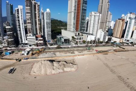Por que Balneário Camboriú construirá muro subterrâneo em praia para conter erosão