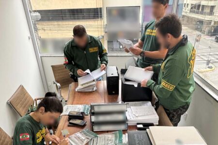 Operação mira golpe milionário na construção civil e cumpre mandados em Porto Belo, Itapema e Joinville
