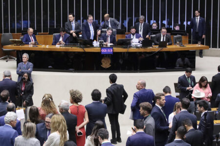 PL, Centrão e petistas dão aval a voto secreto na PEC da Blindagem