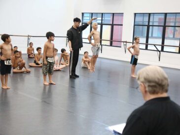 Escola do Teatro Bolshoi, em Joinville, realiza pré-seleção para meninos de 9 a 11 anos