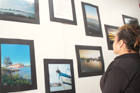 Navegantes: exposição ‘Entre Mares e Cidades’ traz trabalho de formandos em fotografia