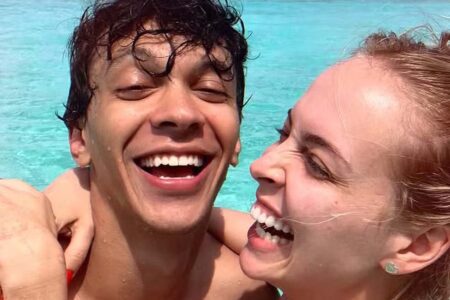 Júlio Cocielo, youtuber e influenciador, anuncia fim do casamento com Tata Estaniecki