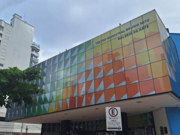 Baln. Camboriú: Teatro Municipal Bruno Nitz divulga programação de outubro com 11 eventos