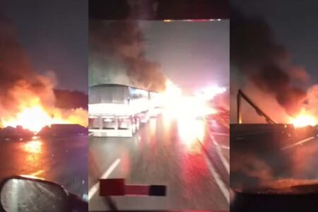 Acidente entre três caminhões interdita trecho da BR-101 em Joinville
