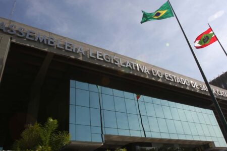 Alesc analisa ampliação do Universidade Gratuita e criação de Conselho Estadual LGBTQIA+