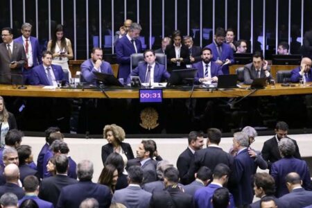 Câmara aprova por unanimidade isenção de IR até R$ 5 mil e taxação para os mais ricos