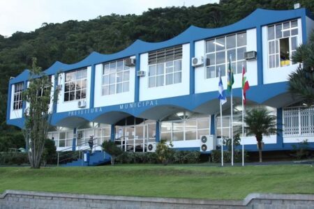 Prefeitura de Balneário Camboriú abre processo seletivo para 26 cargos