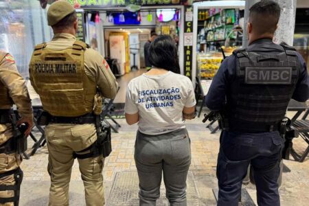 Baln. Camboriú: comércio é orientado sobre proibição de panfletagem no Calçadão da Central
