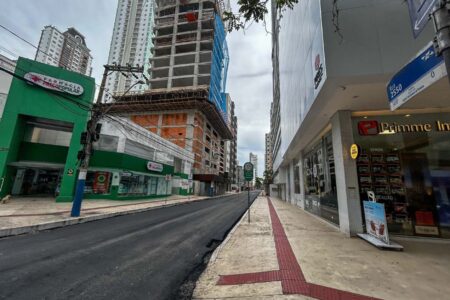 Balneário Camboriú realiza fresagem em ruas do bairro Ariribá