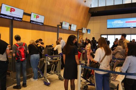 Aeroporto de Florianópolis atinge marca histórica de um milhão de passageiros internacionais em 2025